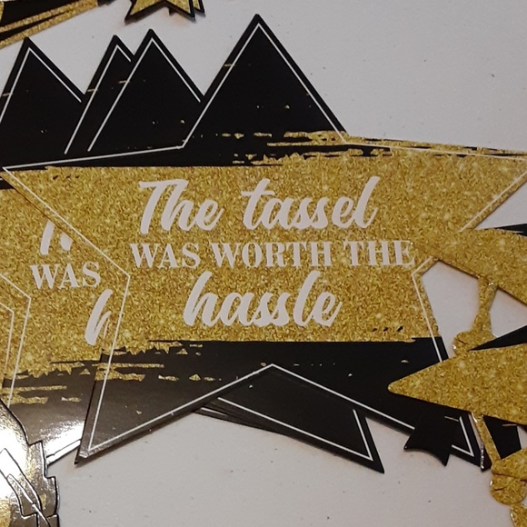 Graduation Decoration 32 Piece Set - Picture 2 of 4